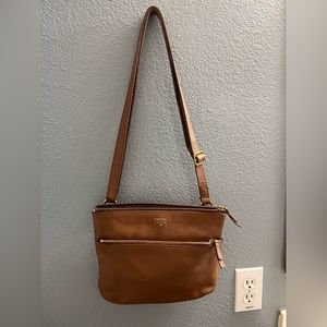Fossil leather cross body bag with zipper closures EUC